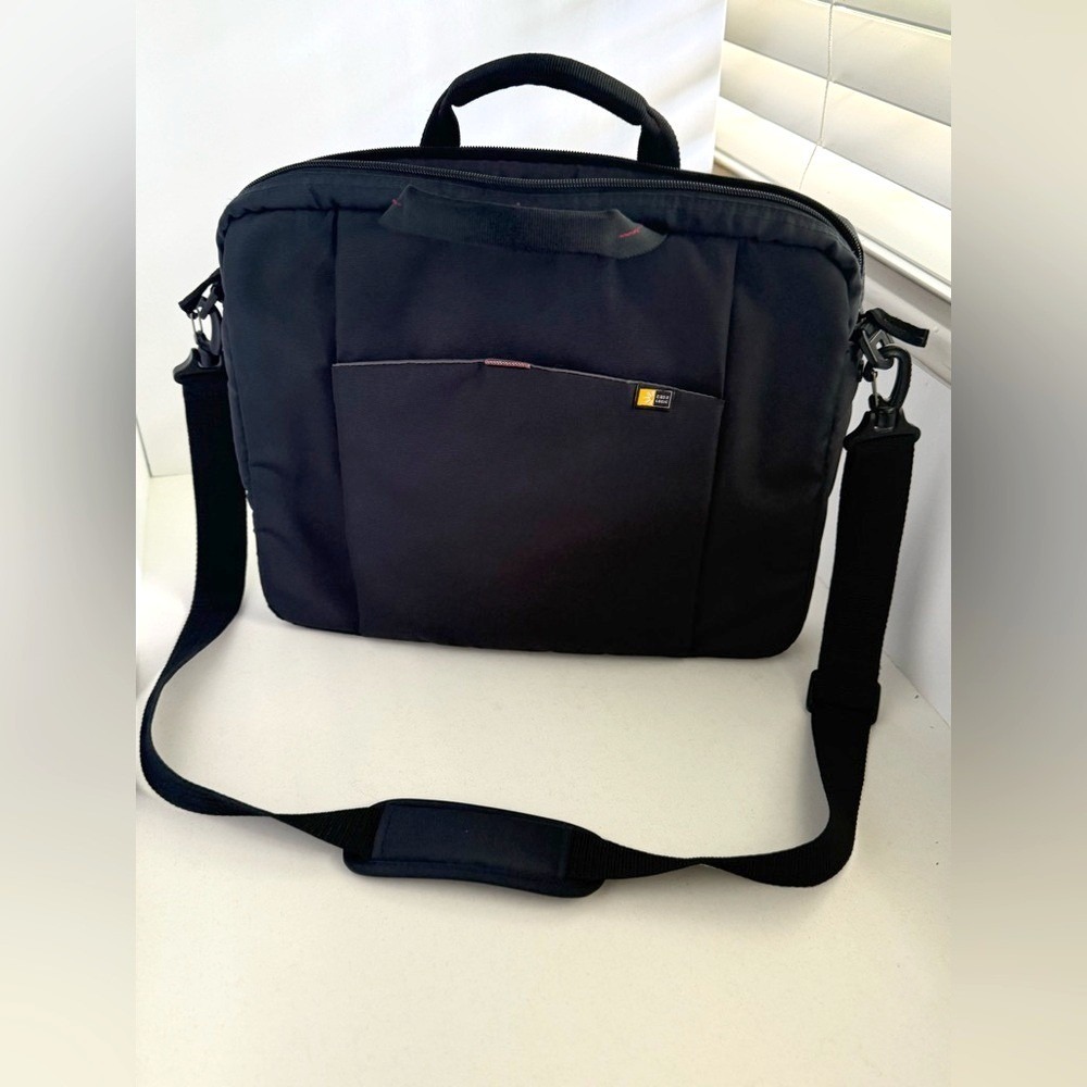 Case Logic Black Nylon Laptop Messenger Bag Briefcase Shoulder Strap